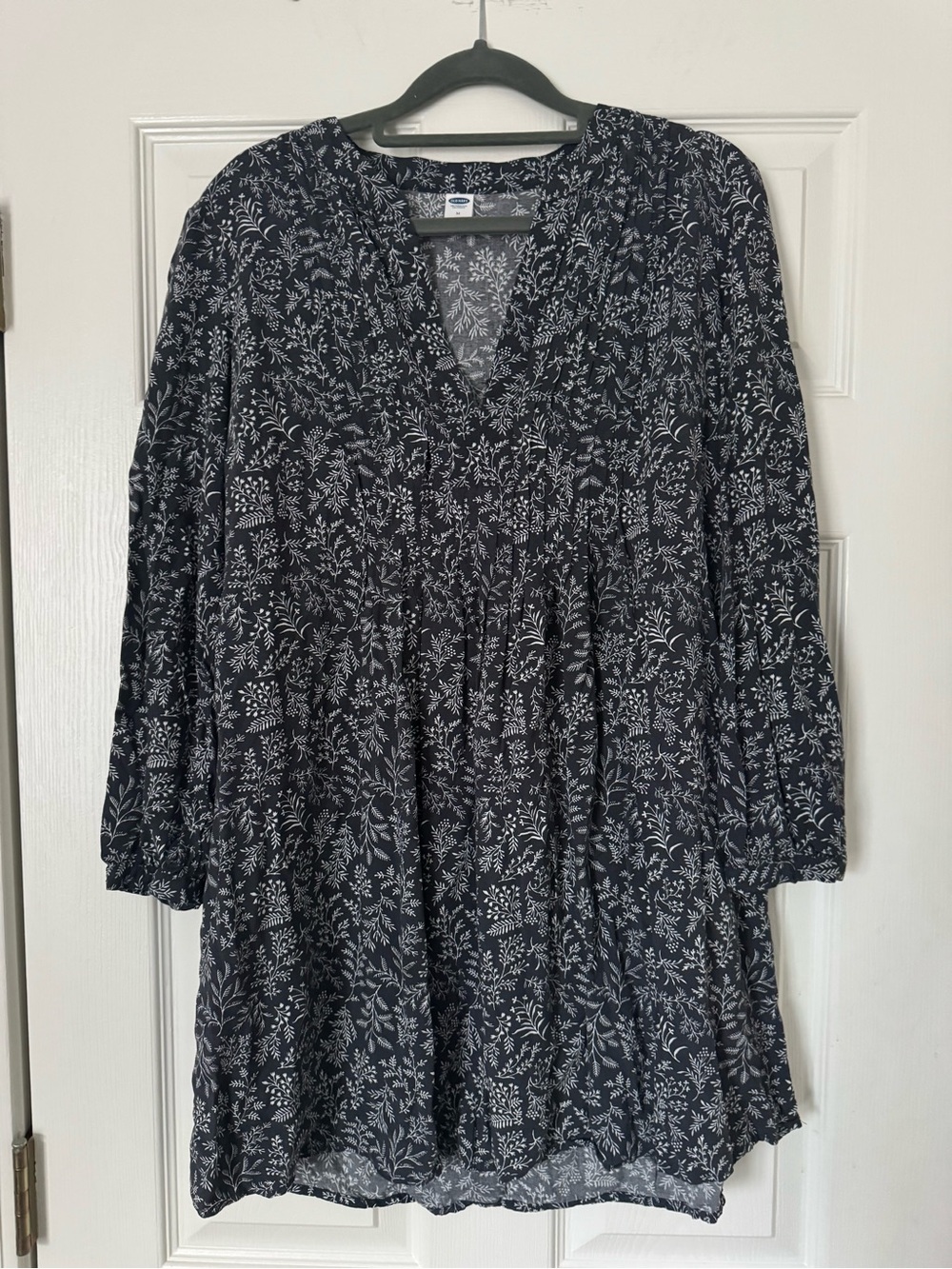 Old Navy Navy and White Floral V-Neck Tunic Dress
